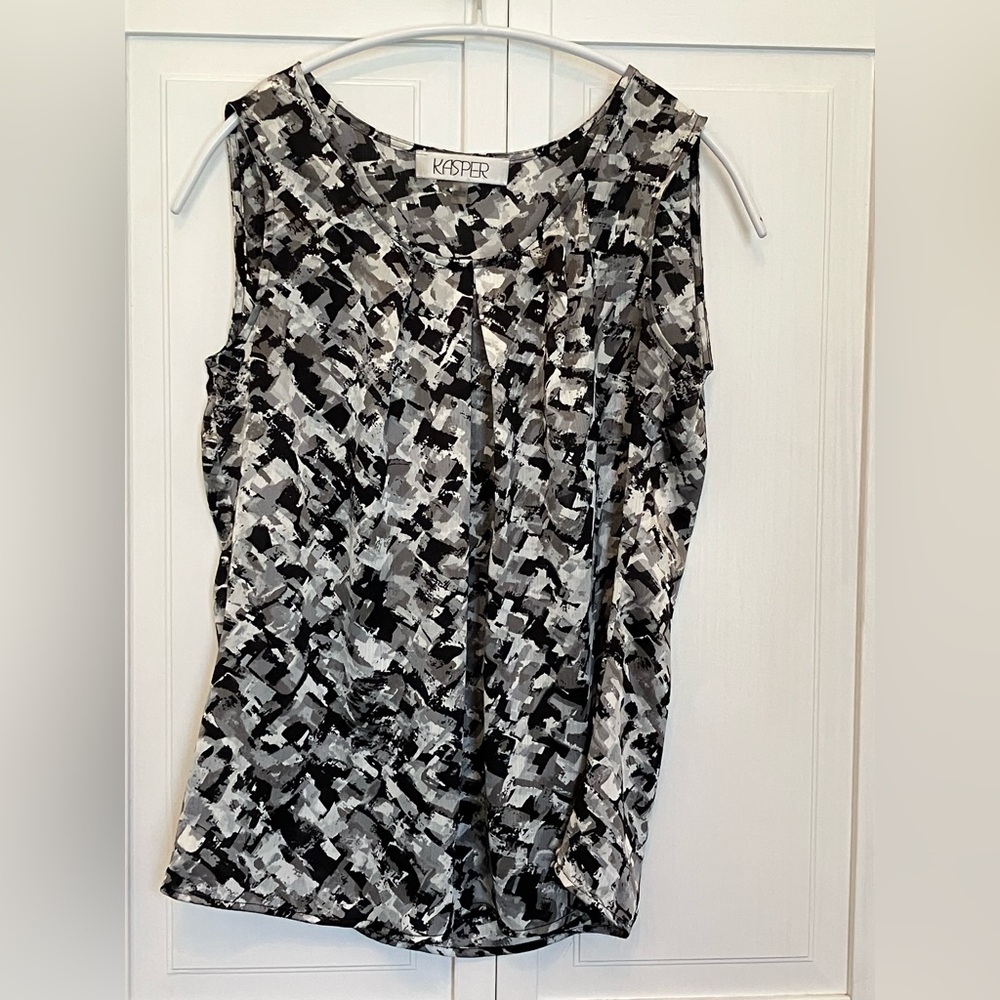 Kasper Sleeveless Blouse with Black, Grey, White Abstract Print